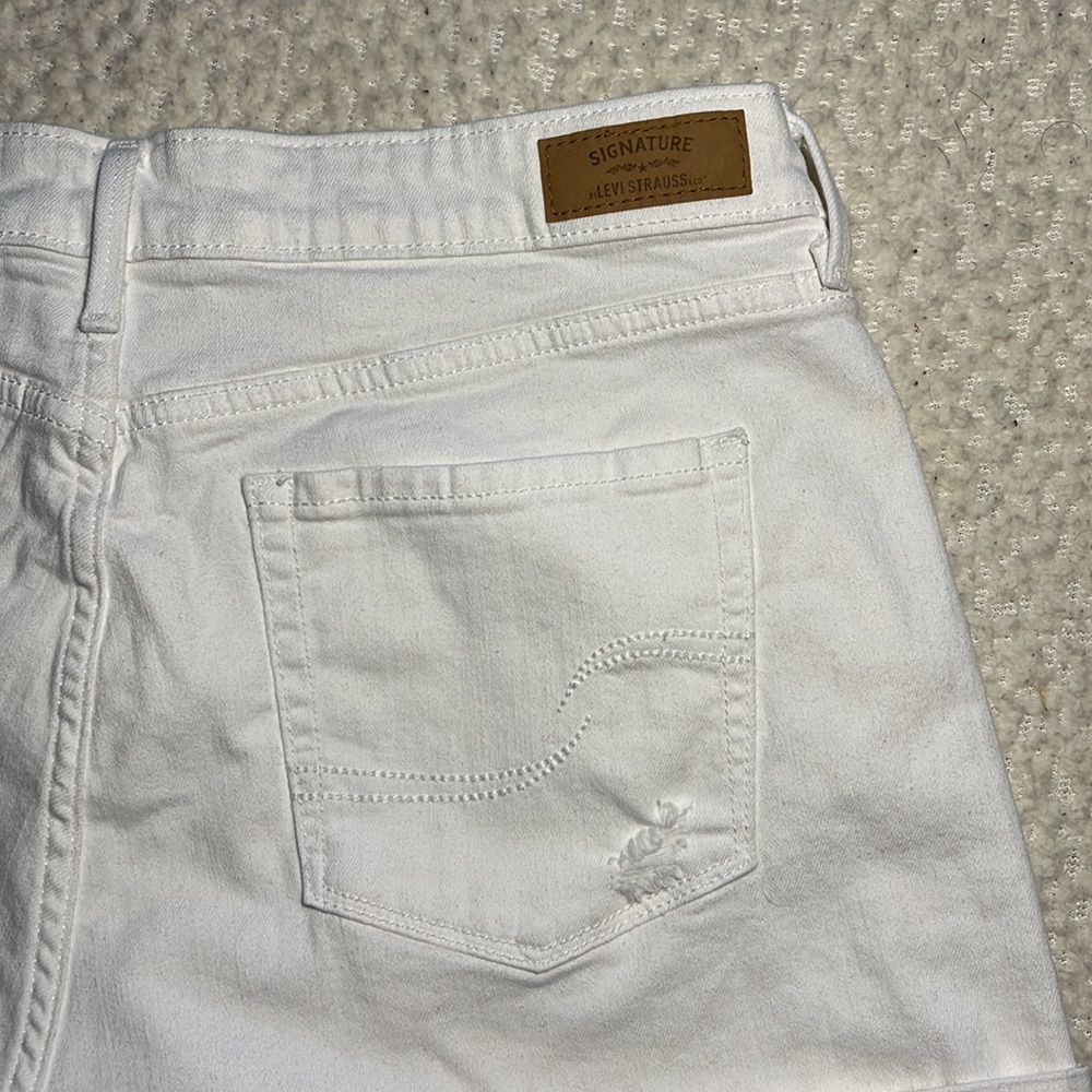 Levi's Signature High‎ Rise Distressed Shorts - Picture 5 of 5